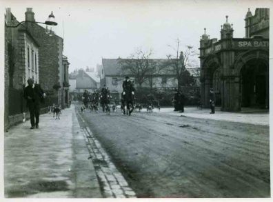 A Hunt gathers in Park Street