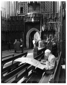 Jim Gott sketching in Ripon Cathedral