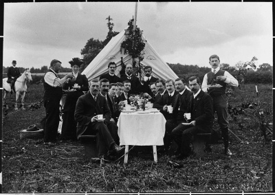 Afternoon tea al fresco