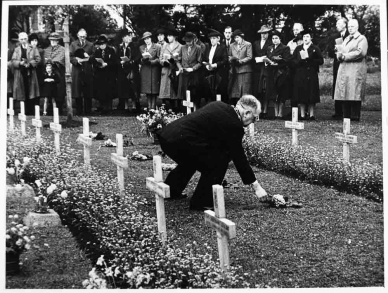 Ripon Cemetery, Remembrance Day service